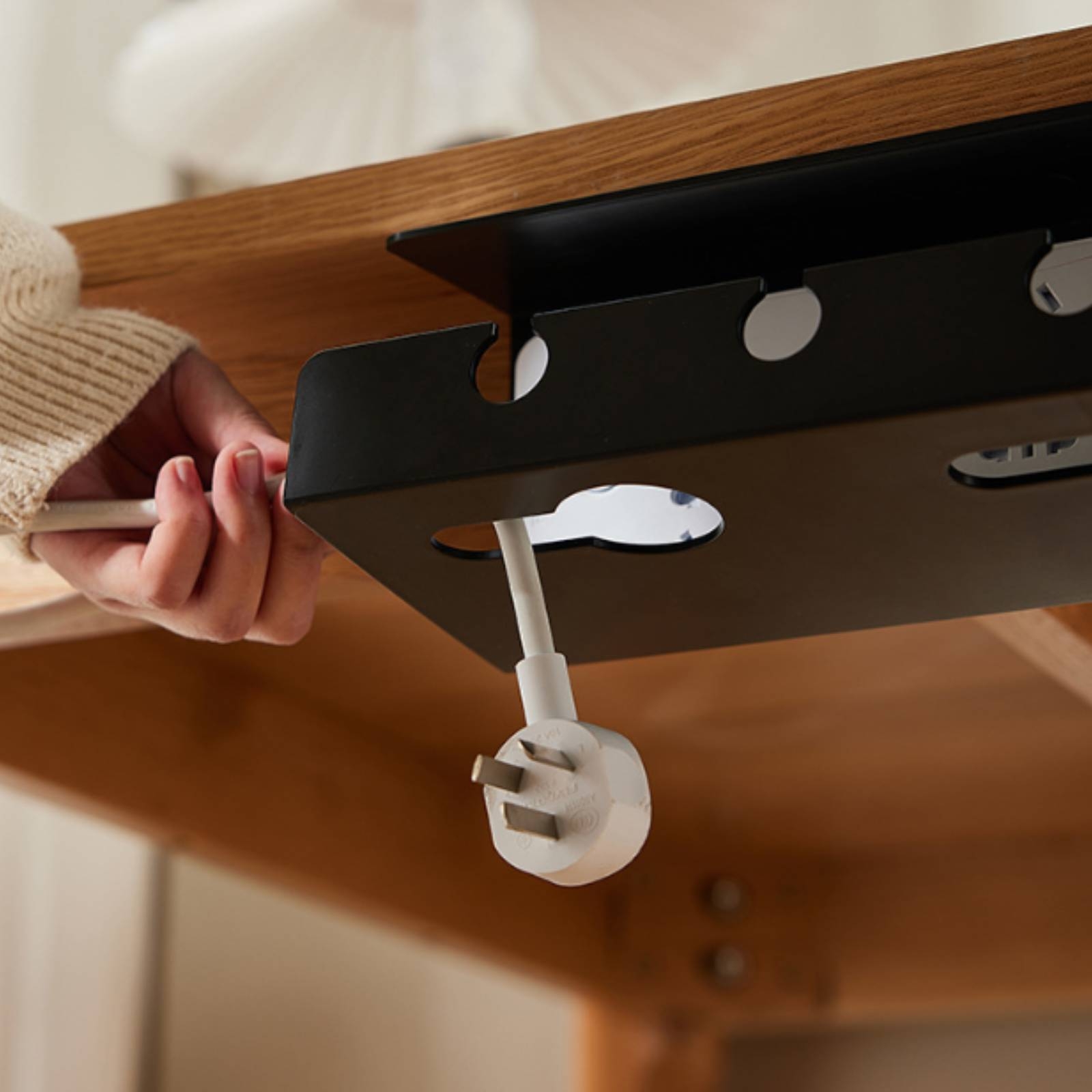 Vassoio per la gestione dei ca - Power Strip Desk recensione e prezzo